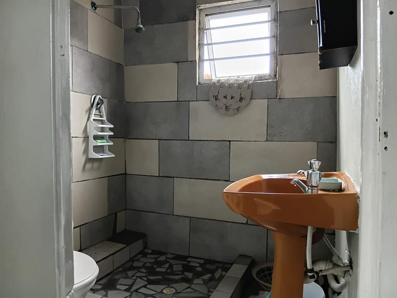 2 Bedroom Property for Sale in New Macassar Western Cape